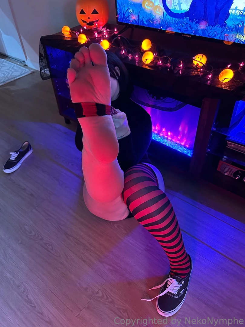 Mavis makes content ahaha i just posted a bunch of new cosplay pics 