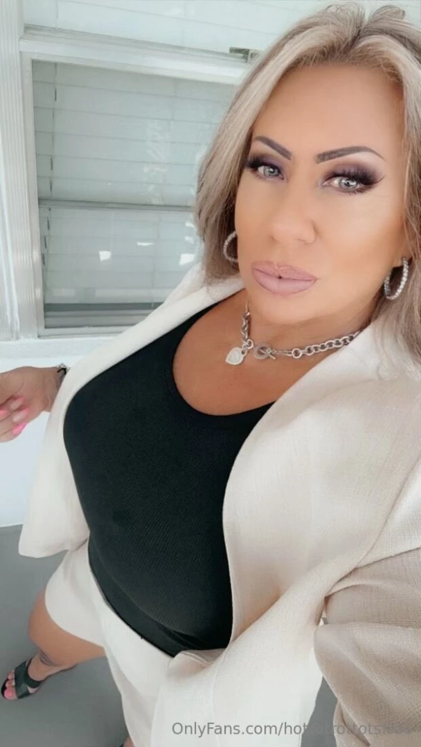 Subscribe to my hot milf vip page and get to know me up close and part 3 