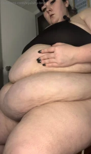 Some jiggles while i m waiting for my eclairs to thaw part 1