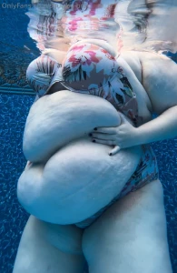 Polished off the remainder of my pizza while watching the 8 show it part 11