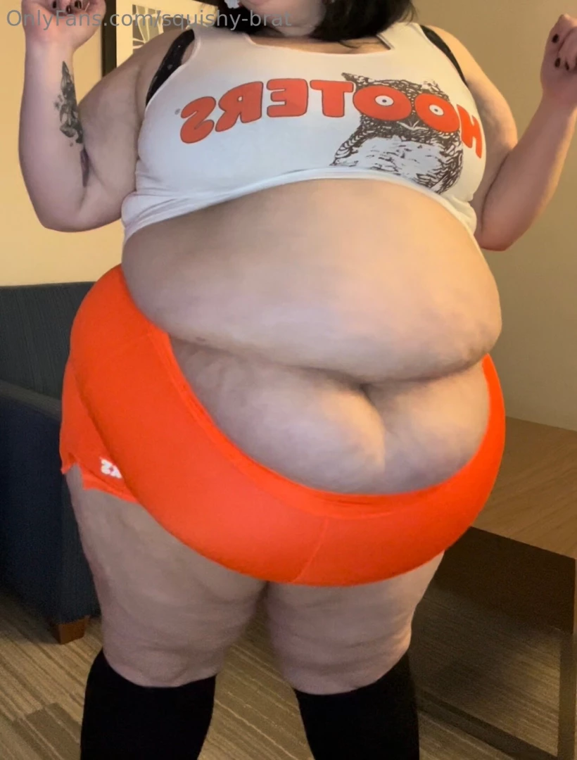 Ssbbw hooters girl gotchu it s giving might as well take advantage of part 1 