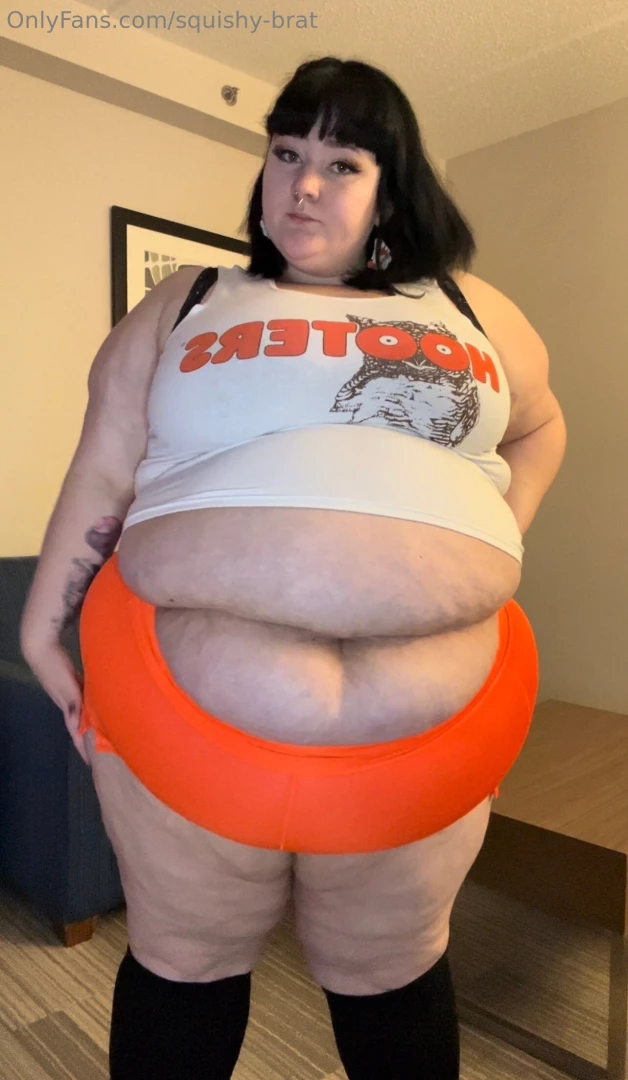 Ssbbw hooters girl gotchu it s giving might as well take advantage of 