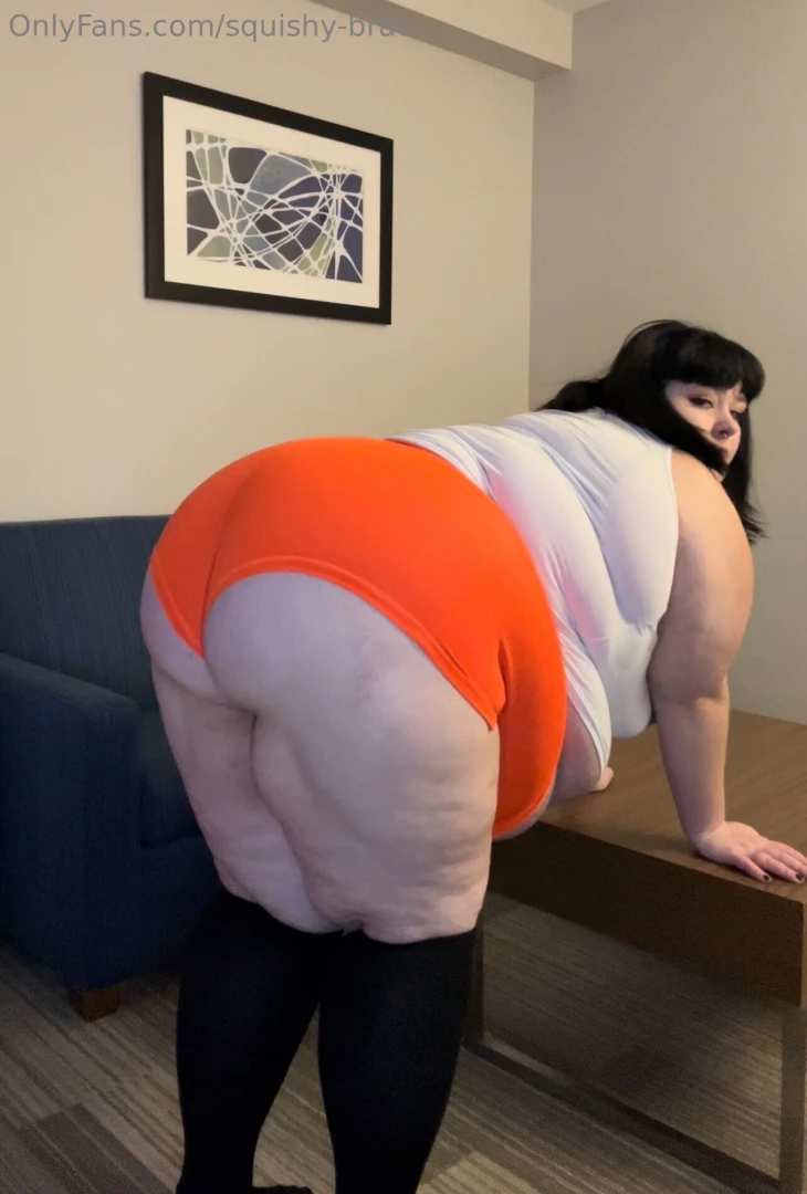 Ssbbw hooters girl gotchu it s giving might as well take advantage of part 2 