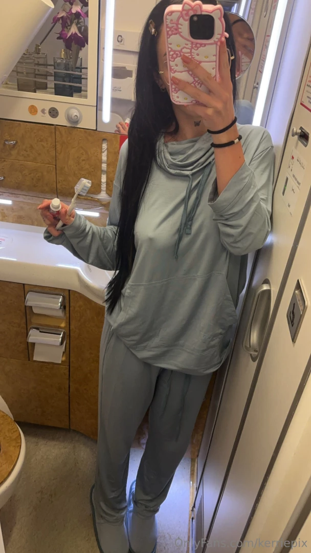 I took plane nudeys part 1 