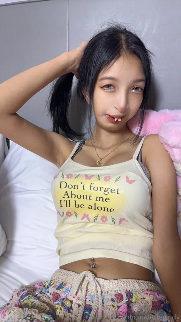 I bet you d grab my hair just like this while i go down on you wouldn 