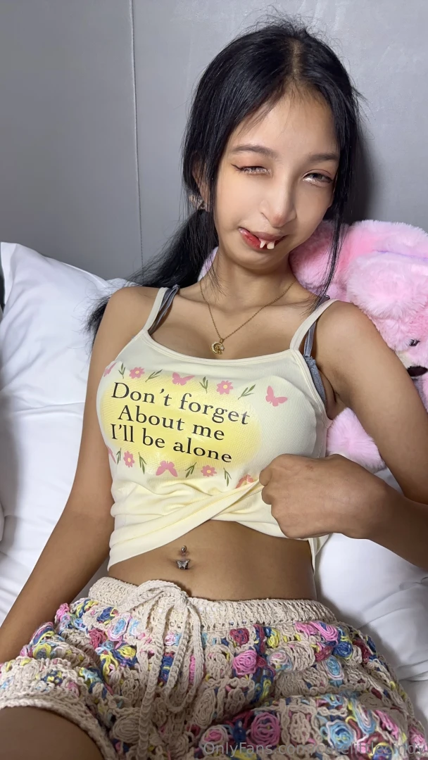 Don t make me wait baby kiss me already 