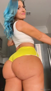 Convincing my sisters boyfriend that my ass is better than hers he was