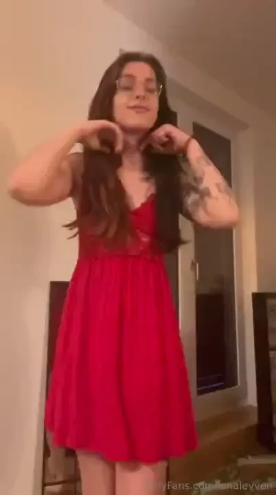 Do you like when i wear red let me know in my dms 