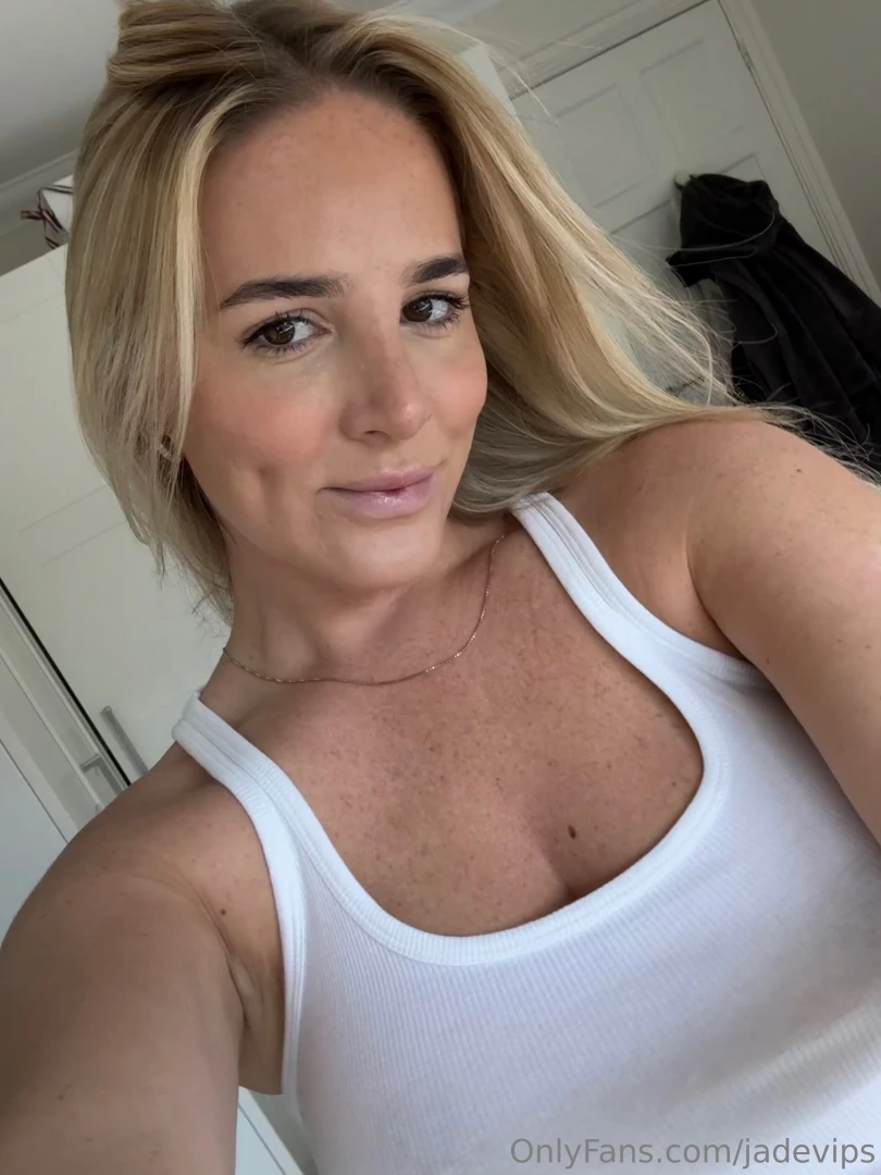 I m not here to fit in i m here to stand out turn heads and make 