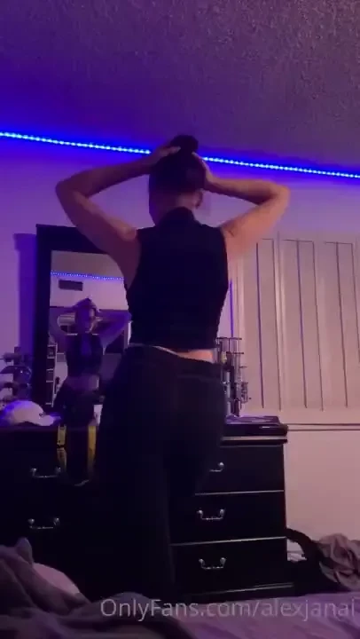 You wanna see the rest of this video babe tip me and i ll be sending 