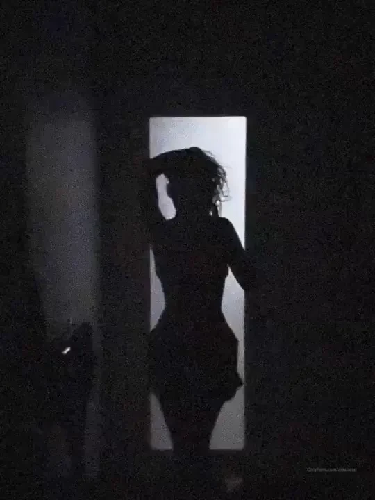 Its 2am ur my boyfriend and i send you these 