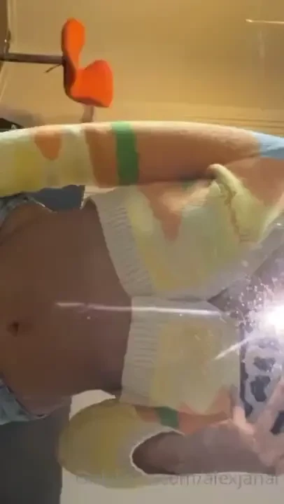 A lil strip tease for the feed unlock if you wanna see me take off 