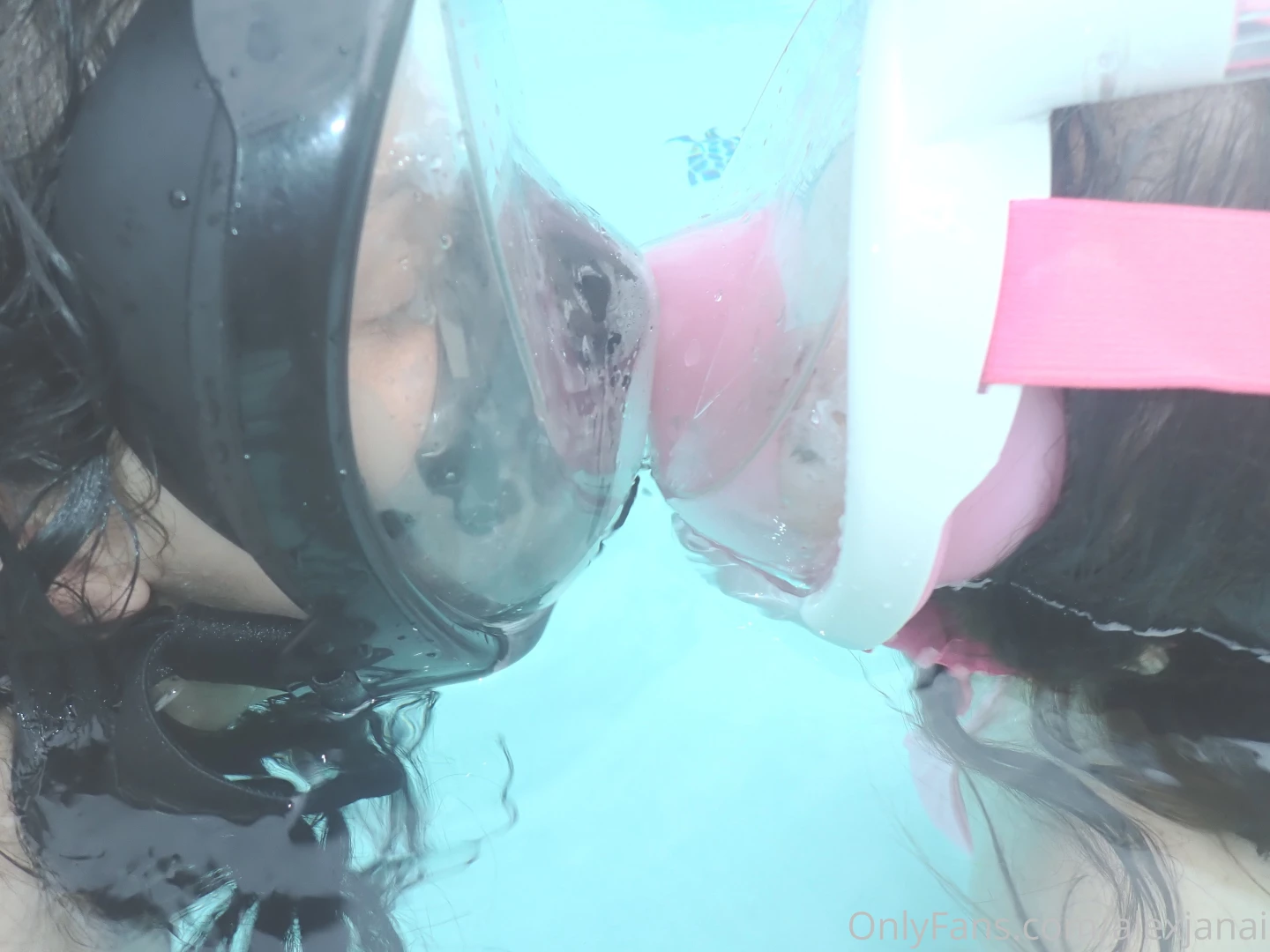 Eating out in the pool x lindsey onlyfans com lindseygroll 