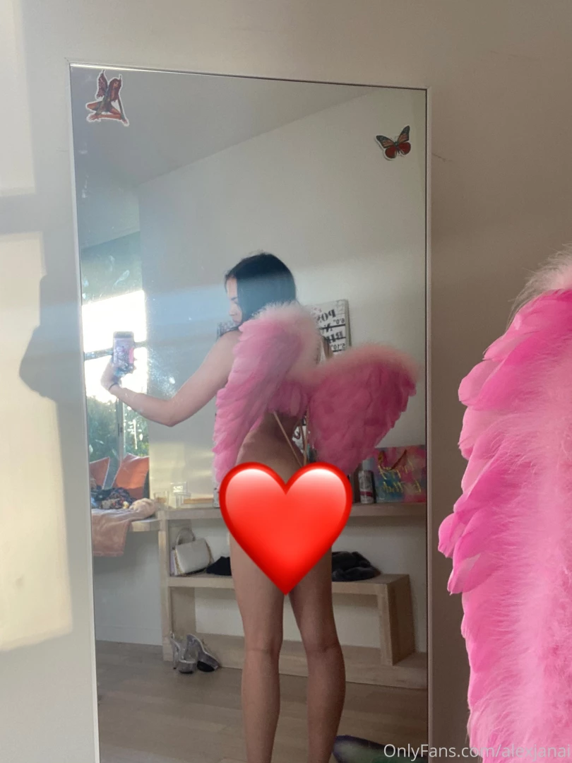 Have yourself a good friday and subscribe to my glow page to see this 