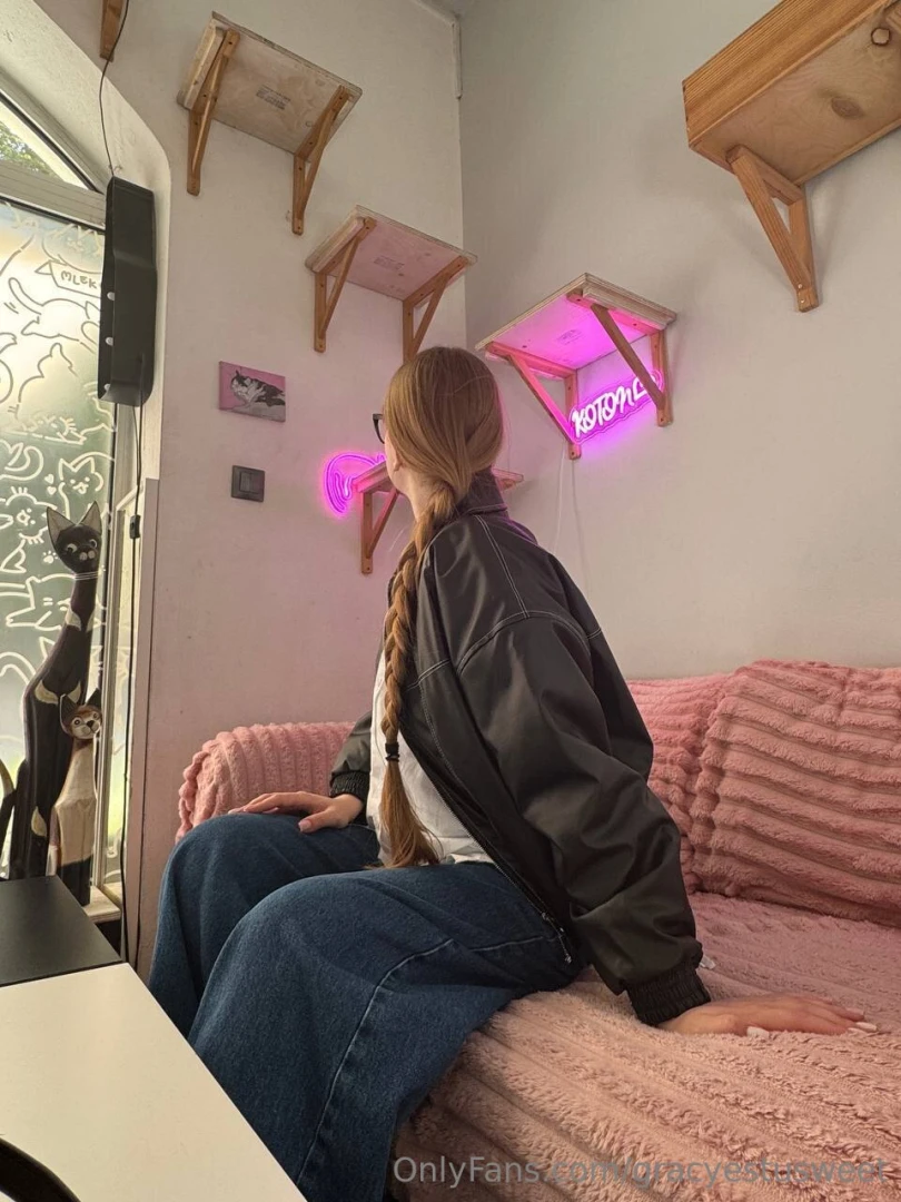 Didn t expect to match the couch s energy so well today but here we 