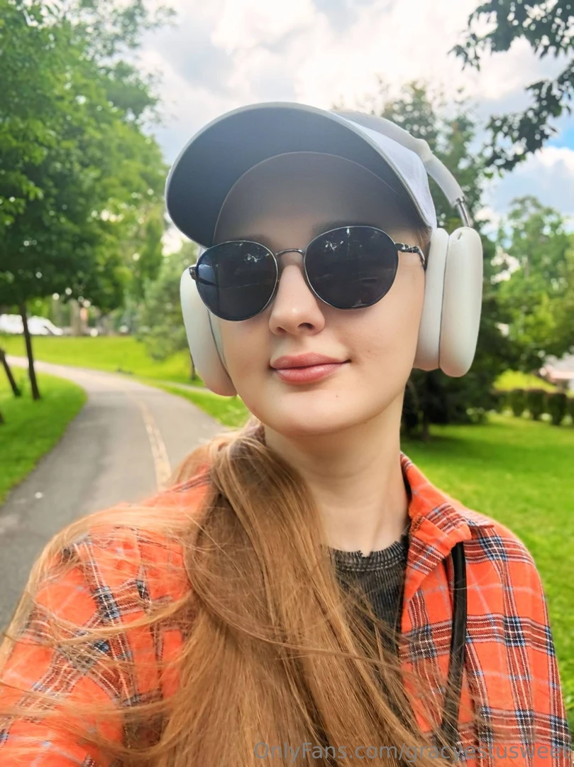 I swear this walk fixed like 43 of my mood the other 57 was the bass 