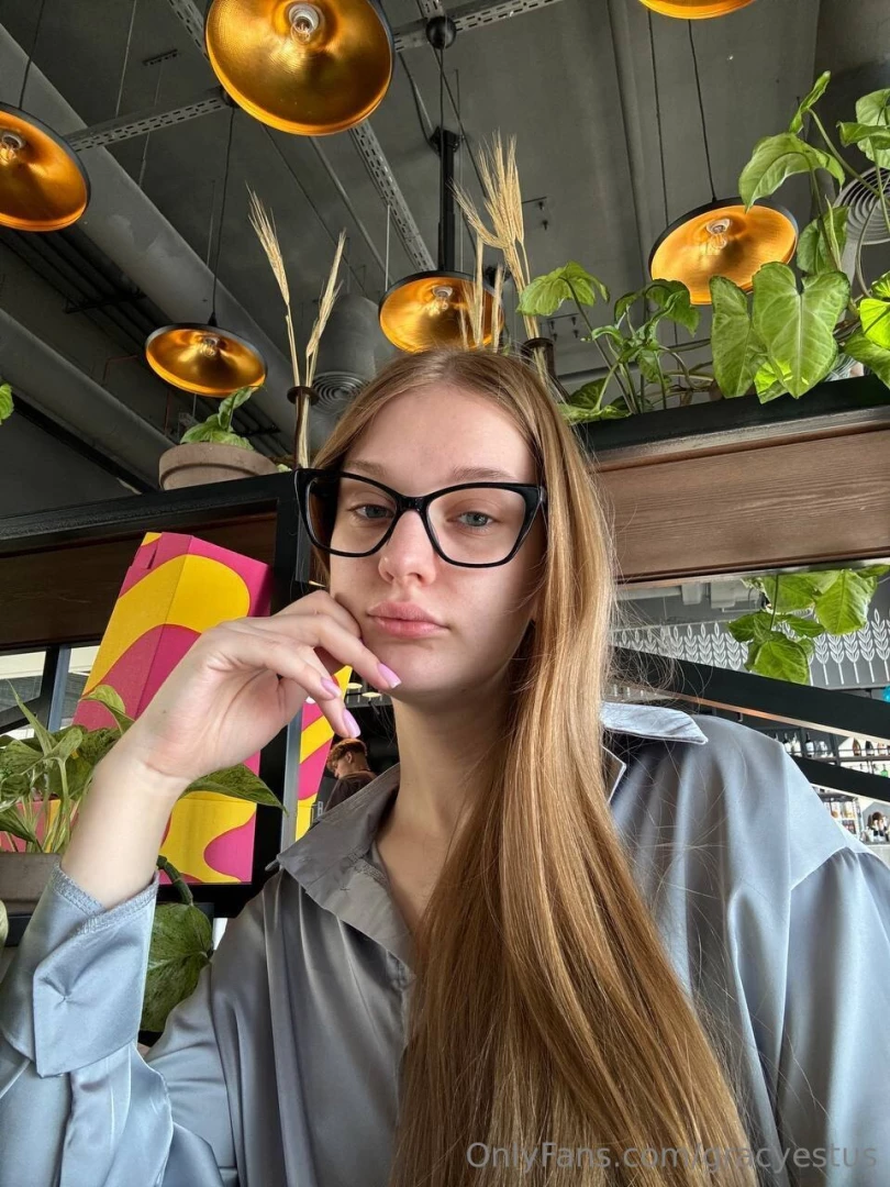 Ughhh i m so grumpy right now guess why cause i m starving and still 