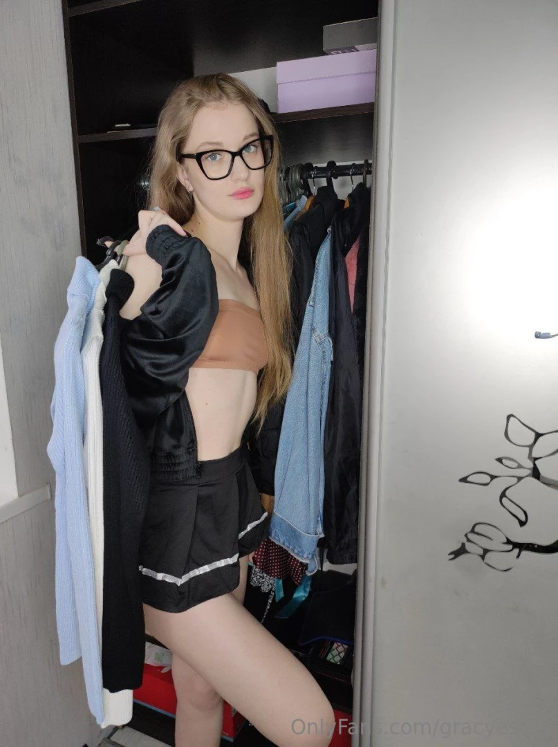 Maybe we can have a trying on outfits day i will wear different part 1 