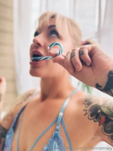 Day 17 of the panty advent-ture and this one s free and easy just like part 7