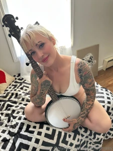 Went on a little adventure last night to hear some live bluegrass and part 2