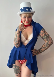 I want you to give me your money today i am sexy af uncle sam and this