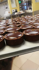 Caramel chocolate with almonds praline and a tasty white ecuatorian