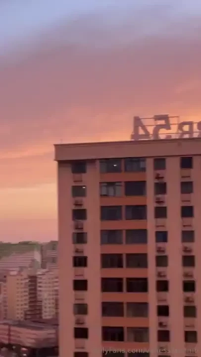 The early morning is so beautiful would you watch this sunrise with me 