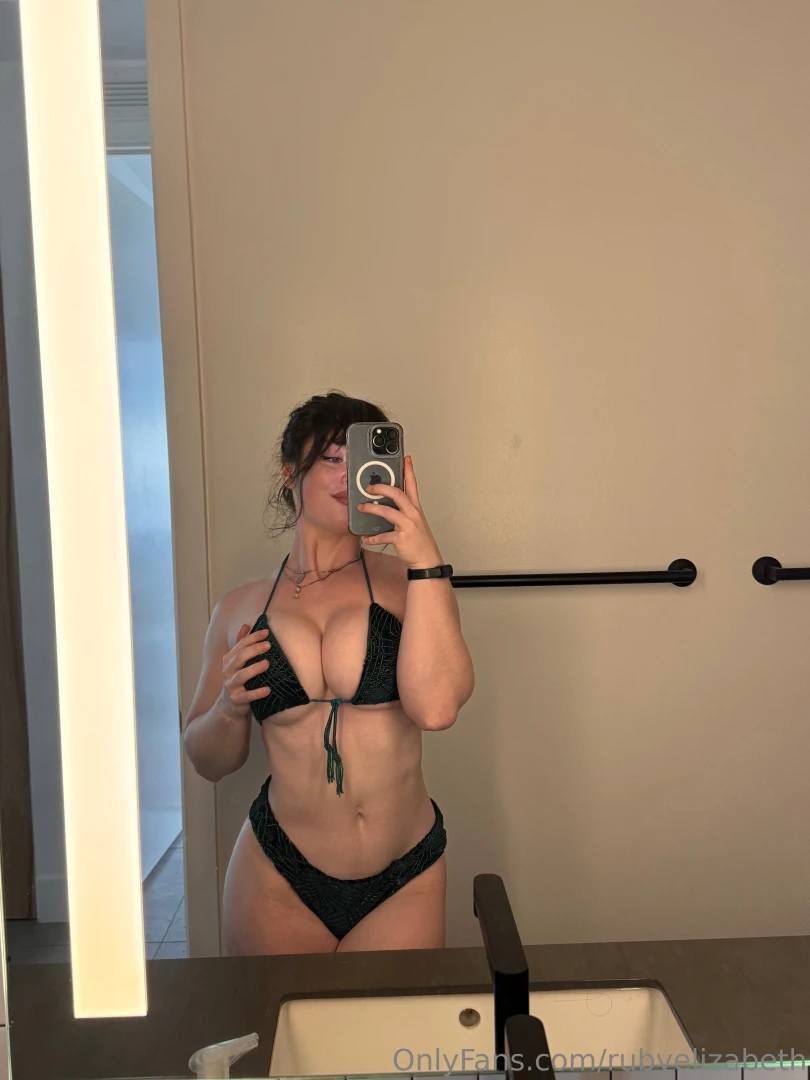 Hands full wanna help 