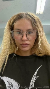 I feel like i look like a cartoon character in this photo do you think