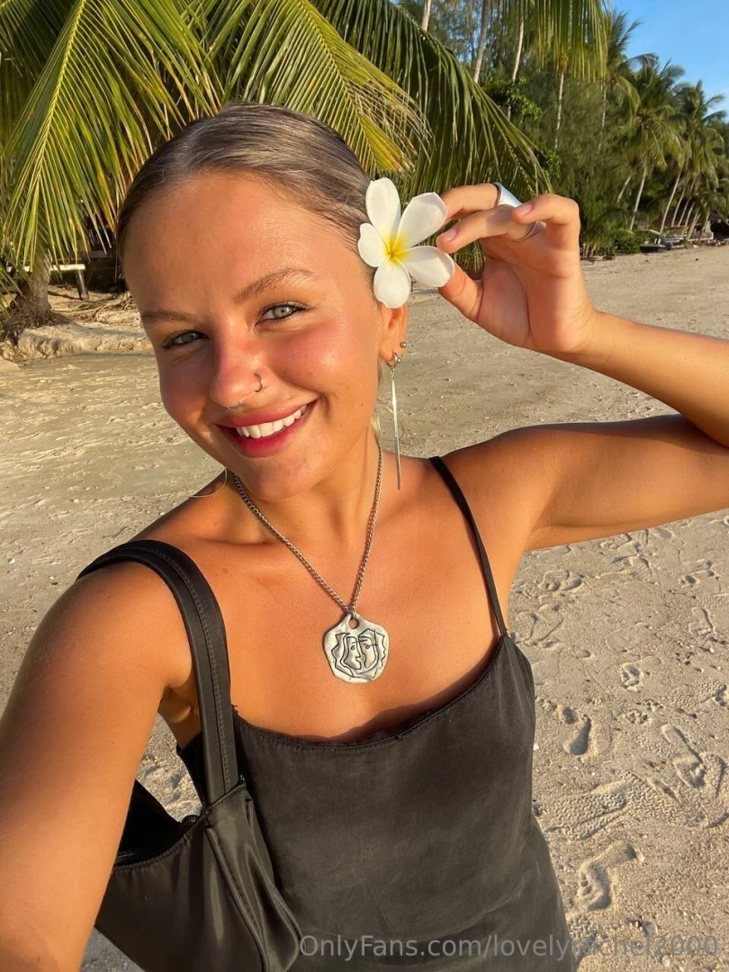 Today i decided to add a little extra beauty to my day with a flower part 4 