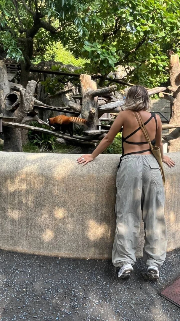 Spent the day at the zoo and had an amazing time there s something part 1 