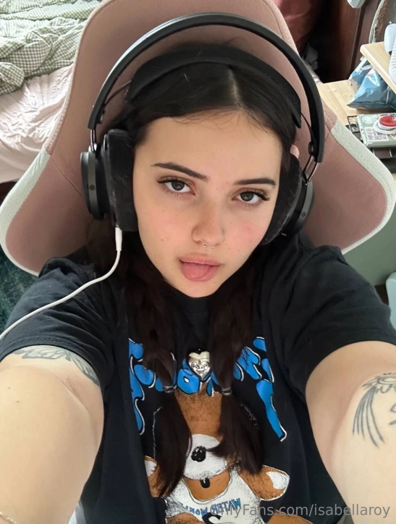 Violet_harmon she s a free entry account she s brand new amp looking 