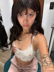 7 pics of an horny girl waiting for u to dm her do it part 1
