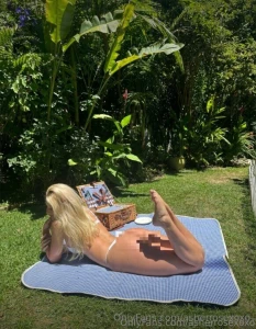 Slow start to my sunday coffee picnic and sunshine wanna join me in