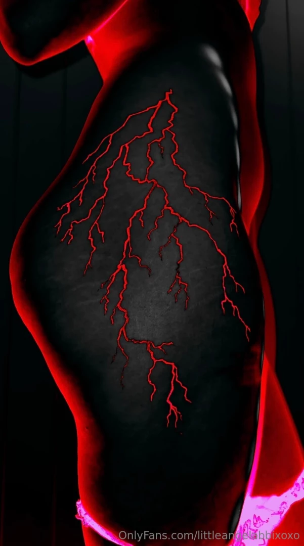 Her aura was a warm chaos 