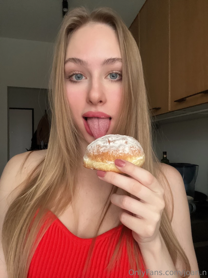 I m warming up with warm doughnuts what do you think my favorite part 1 