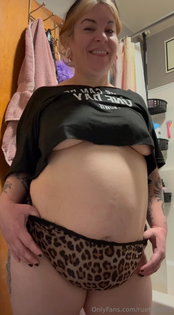Dropping my new b g content soon want to see me get fucked 