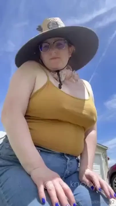 Gorgeous day some no bra gardening for me thanks watch if you want to 