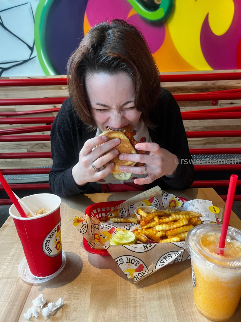 I tried dave s hot not chicken for the first time it was delicious yes part 7 