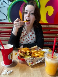 I tried dave s hot not chicken for the first time it was delicious yes part 3