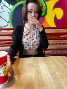 I tried dave s hot not chicken for the first time it was delicious yes part 5