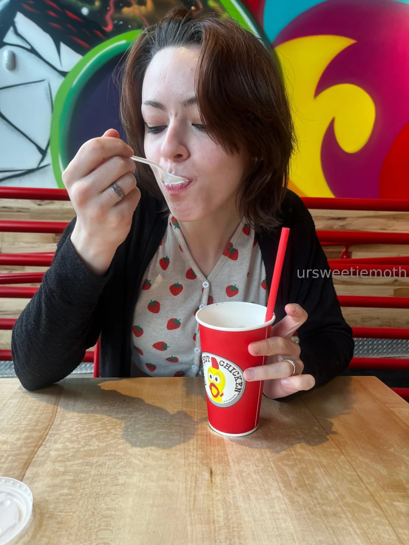 I tried dave s hot not chicken for the first time it was delicious yes part 2 