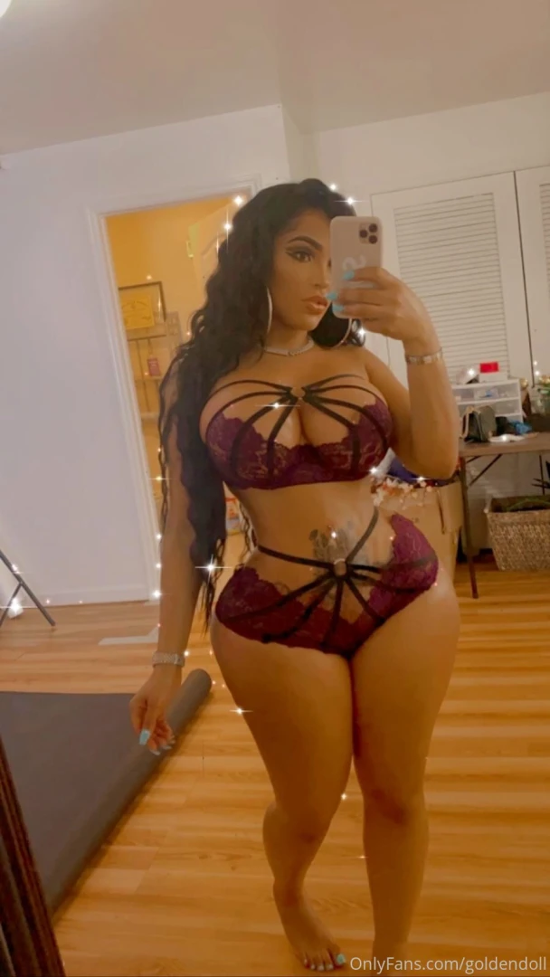 Come play with your favorite bad girl 