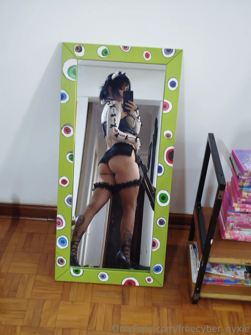 Your goth maid has arrived 