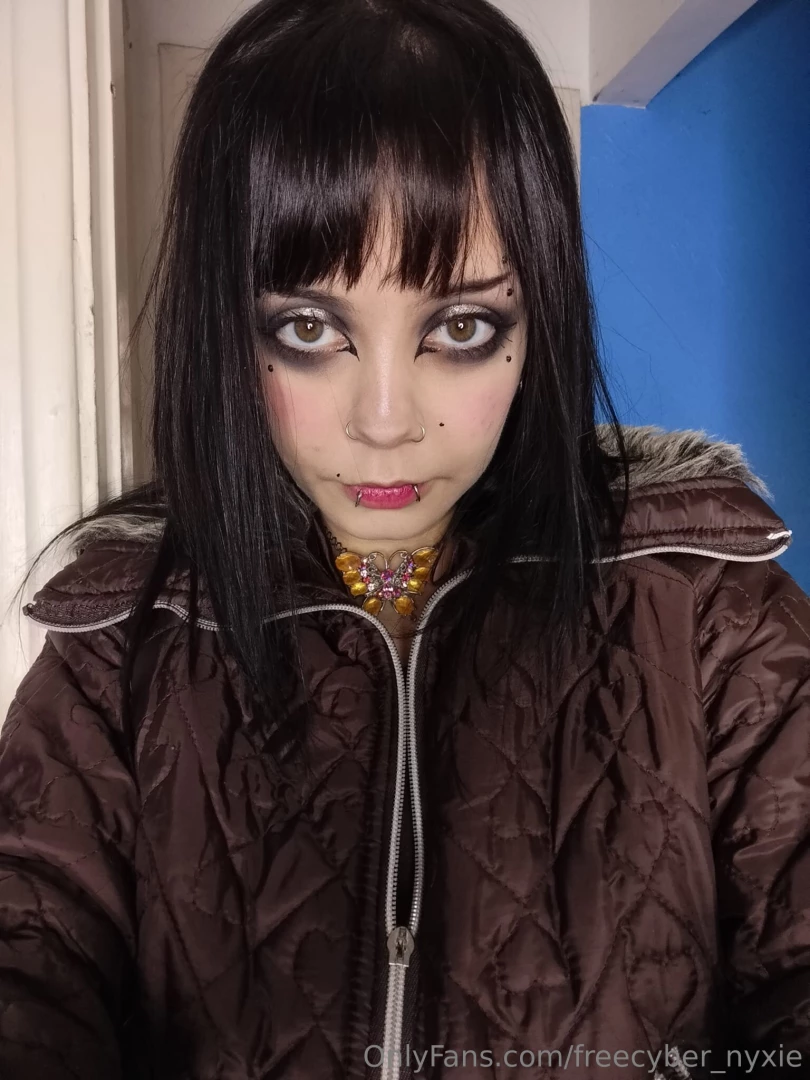 Hi stares into your eyes so profoundly that you start puking on the 