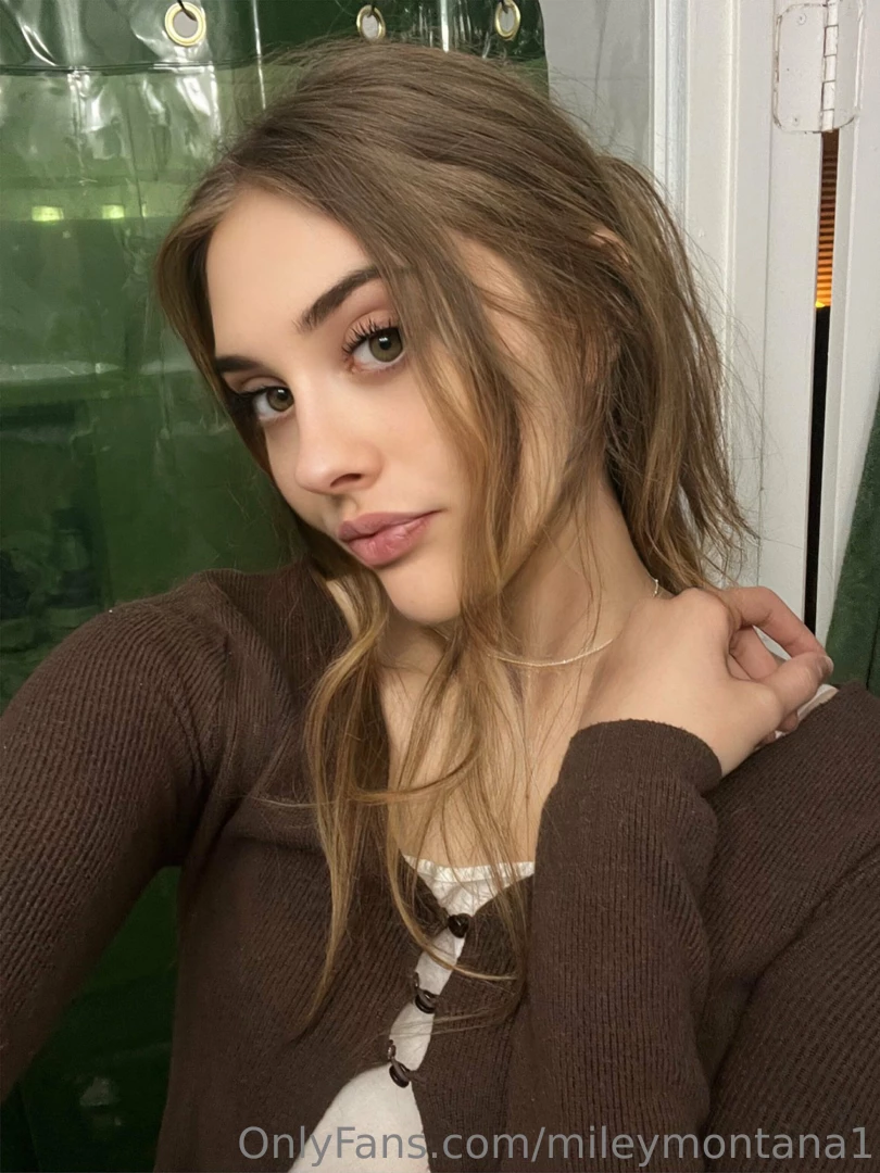 If you tip 15 i ll spoil you with 200 worth of my top rated content 