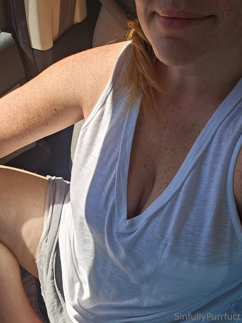 I love how my pubes look in the sun you know you wanna see my fire 