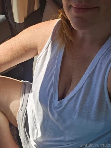 I love how my pubes look in the sun you know you wanna see my fire