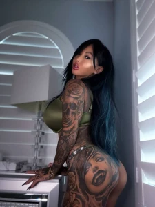 One wrong move and i ll sit on your face for punishment