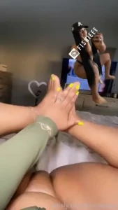 Pretty feet good pussy